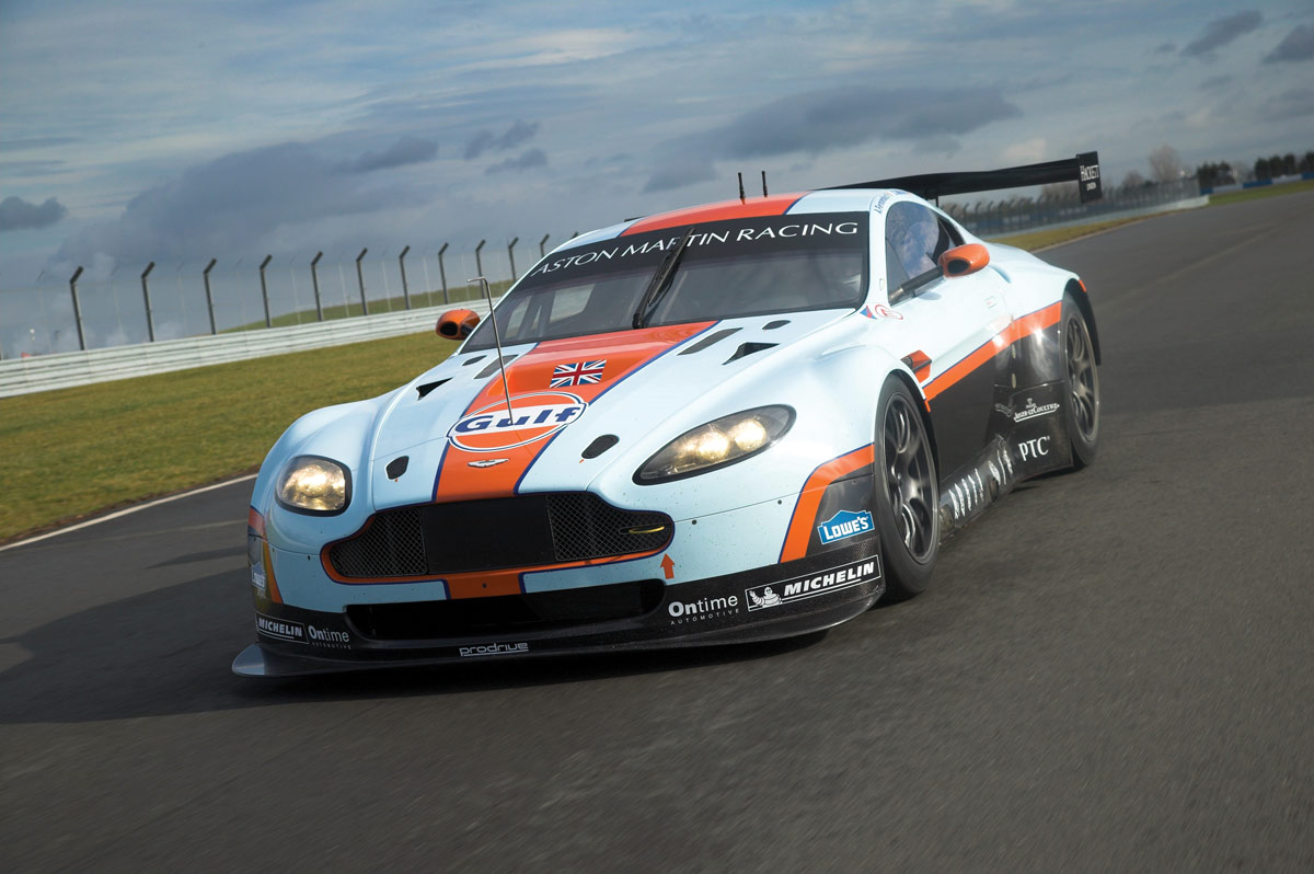 Aston Martin returns to international GT motor sport