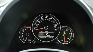 Volkswagen Beetle 1.4 TSI Sport speedo dials