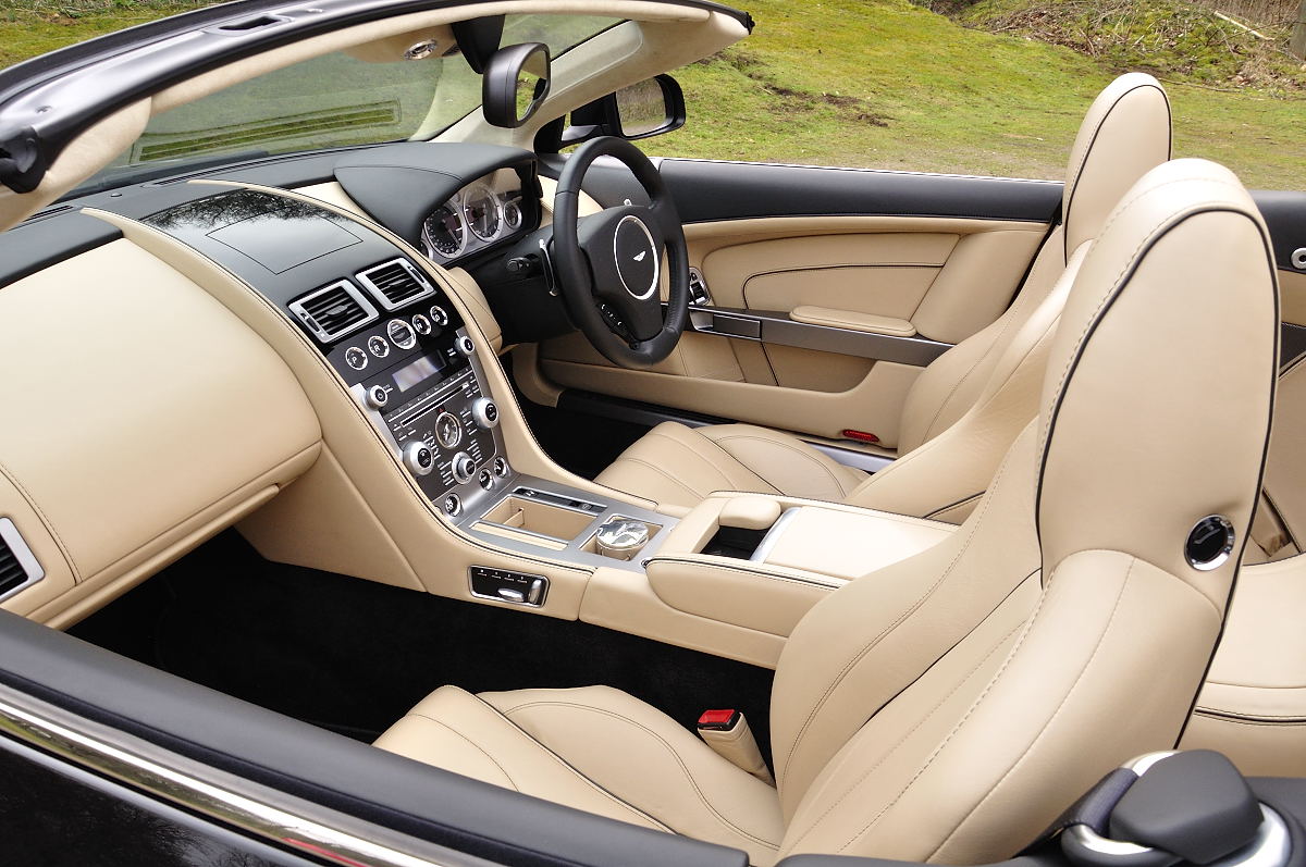 Aston Martin Virage Volante interior