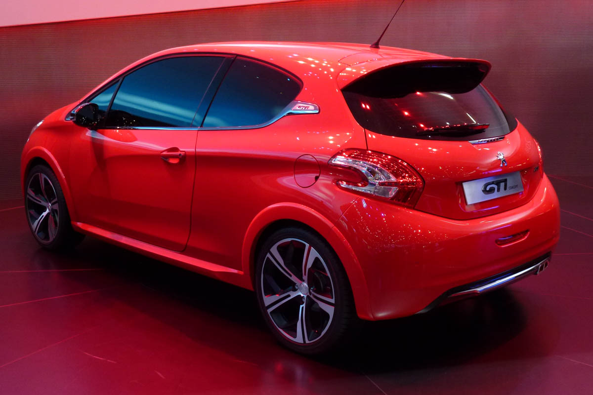 Geneva motor show Peugeot 208 GTI