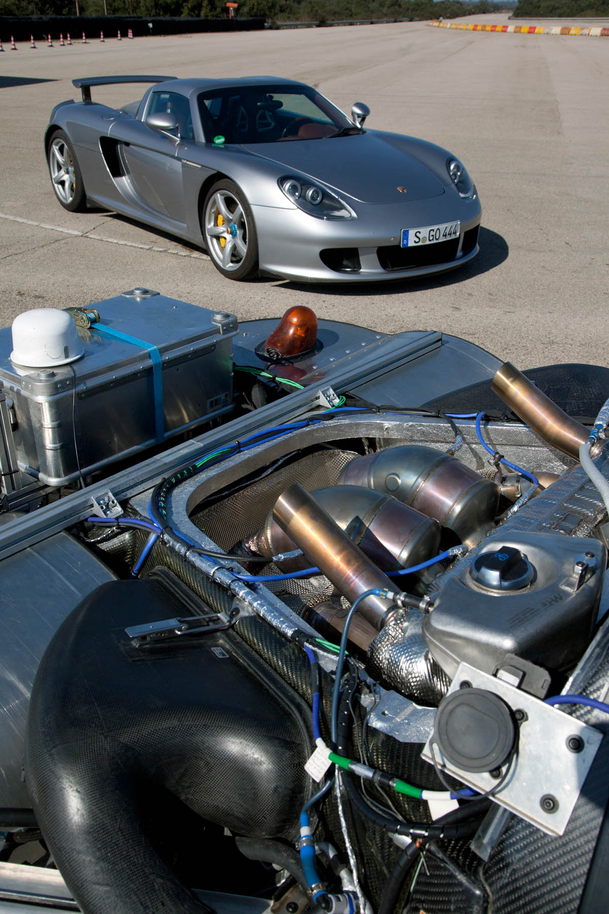 Video: Porsche 918 Spyder and Carrera GT