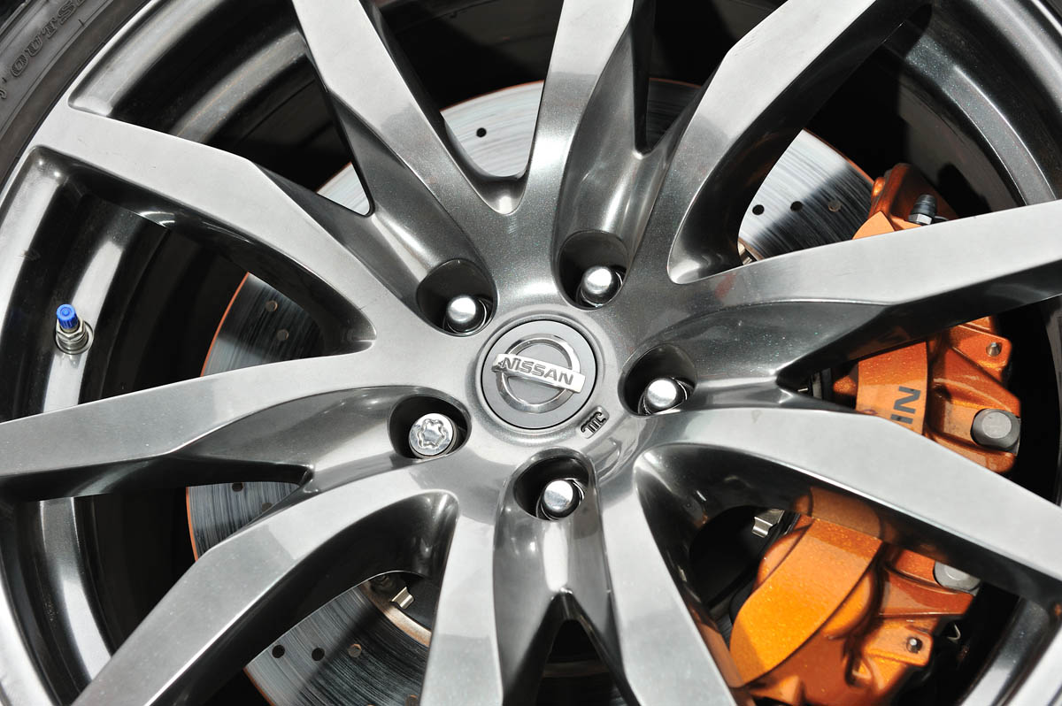 2012 Nissan GT-R alloy wheel