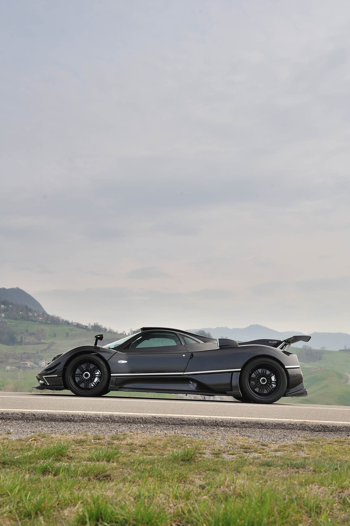 Video: Pagani Zonda 760RS driven