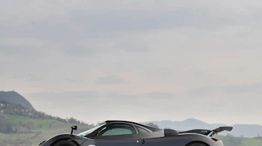 Video: Pagani Zonda 760RS driven
