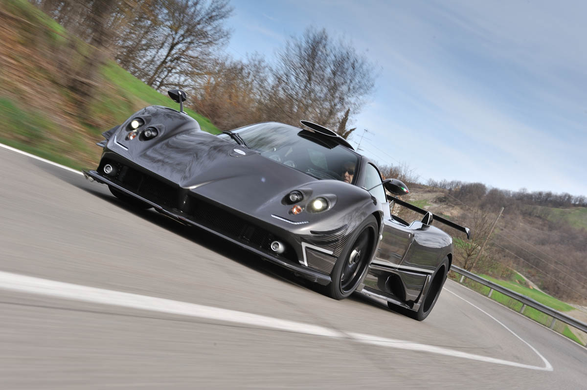 Video: Pagani Zonda 760RS driven