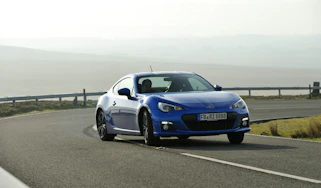 Video Subaru BRZ coupe sideways drift skid