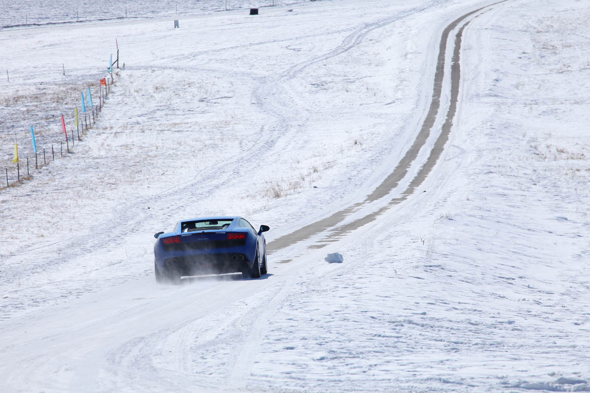 Video: Lamborghini Gallardo LP550-2 on ice