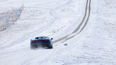 Video: Lamborghini Gallardo LP550-2 on ice