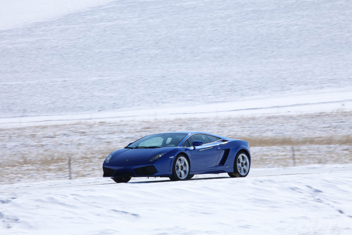 Video: Lamborghini Gallardo LP550-2 on ice