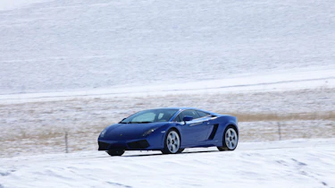 Video: Lamborghini Gallardo LP550-2 on ice