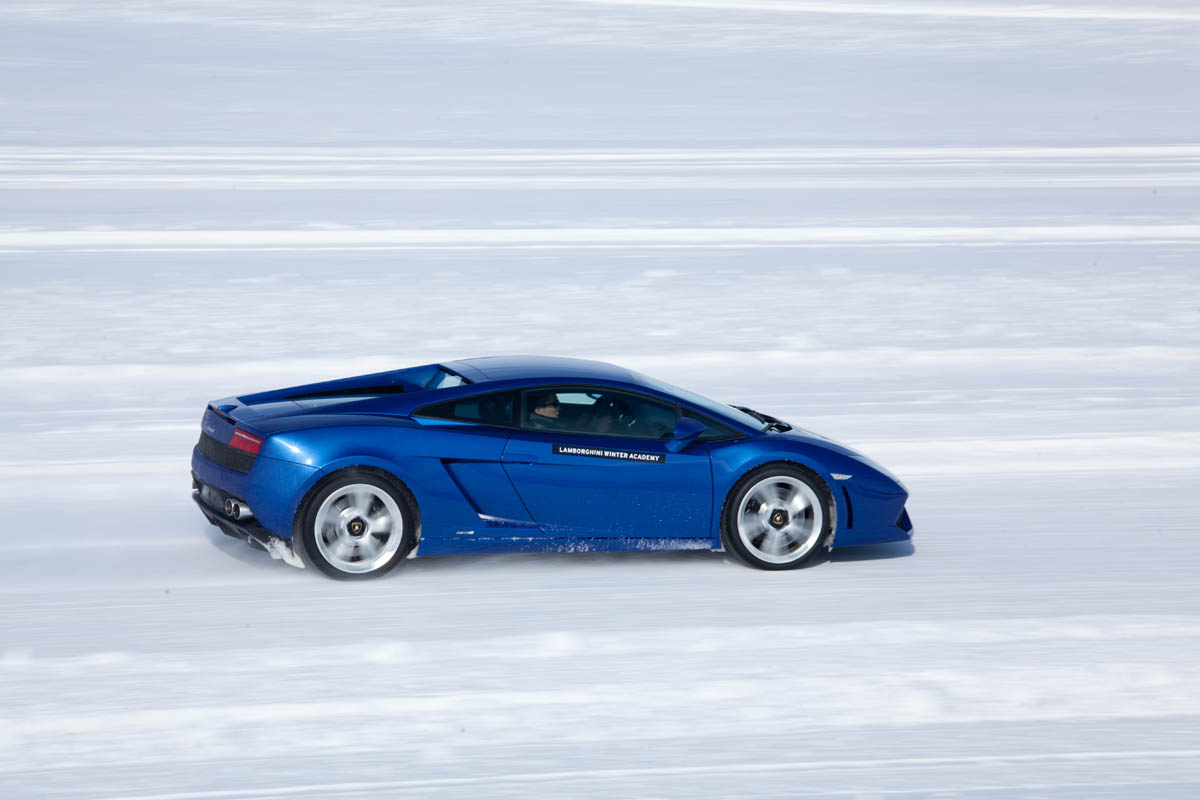 Video: Lamborghini Gallardo LP550-2 on ice