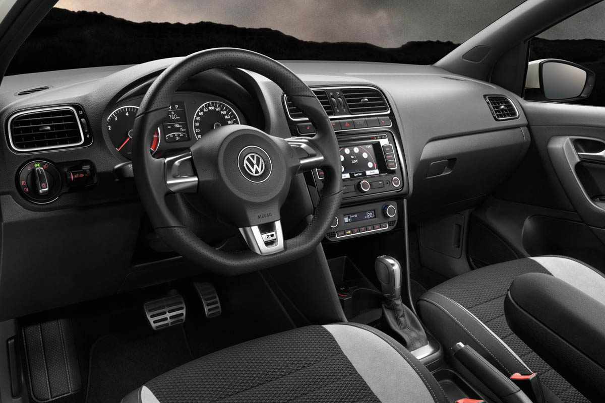 Volkswagen Polo R Line interior dashboard