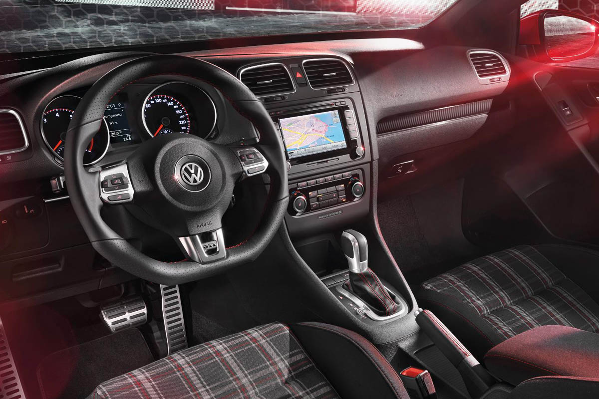 2012 Volkswagen Golf GTI cabriolet tartan interior