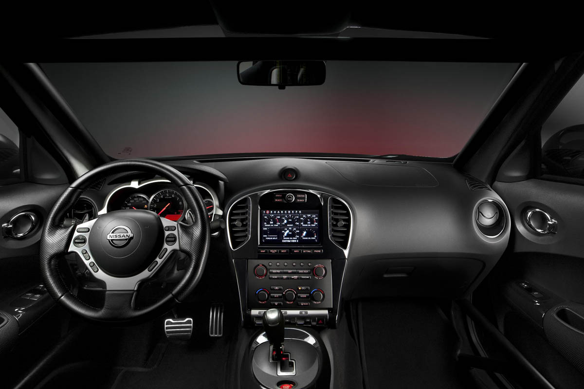 Nissan Juke-R interior dashboard