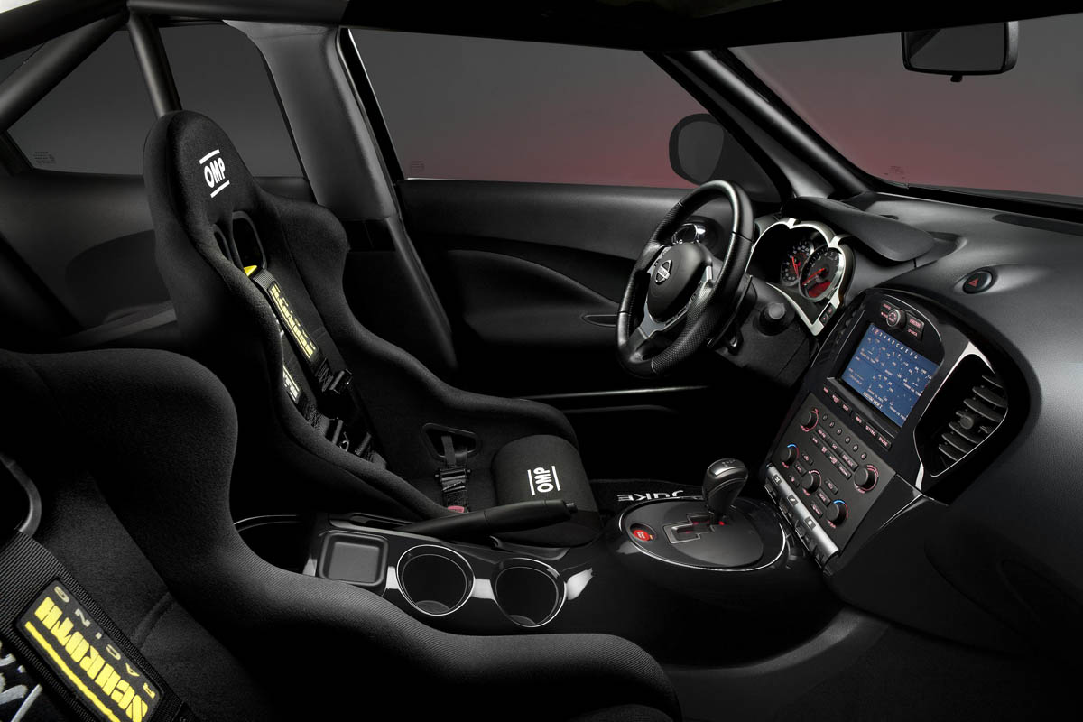 Nissan Juke-R interior seats