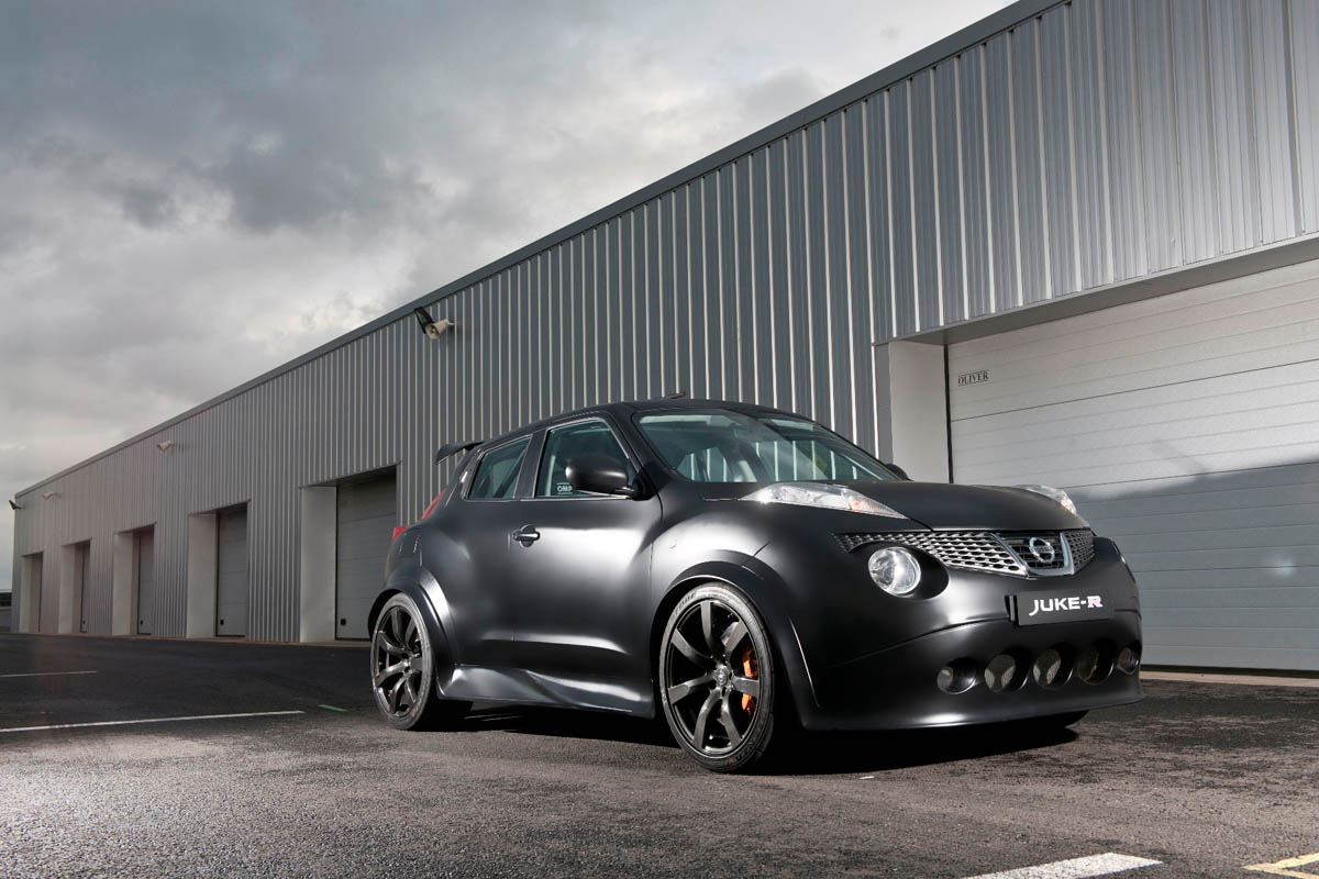 Nissan Juke-R in the pits