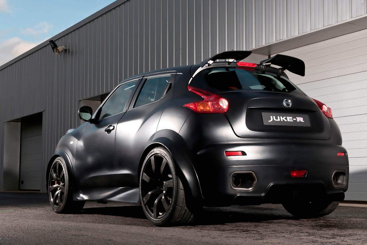 Nissan Juke-R in the pits