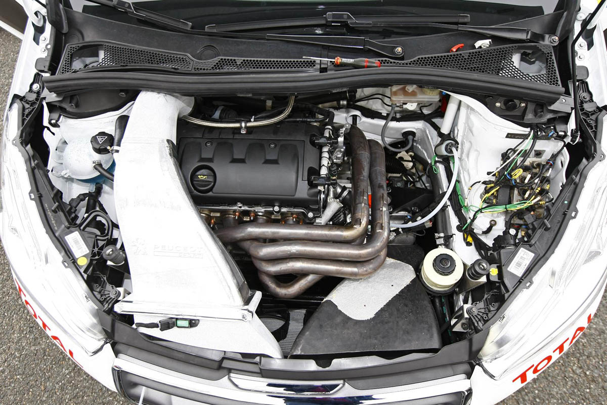 Peugeot 208 R2 rally car 1.6 engine