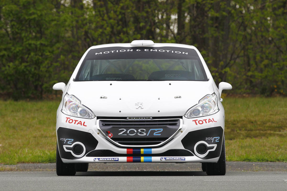 Peugeot 208 R2 rally car front view