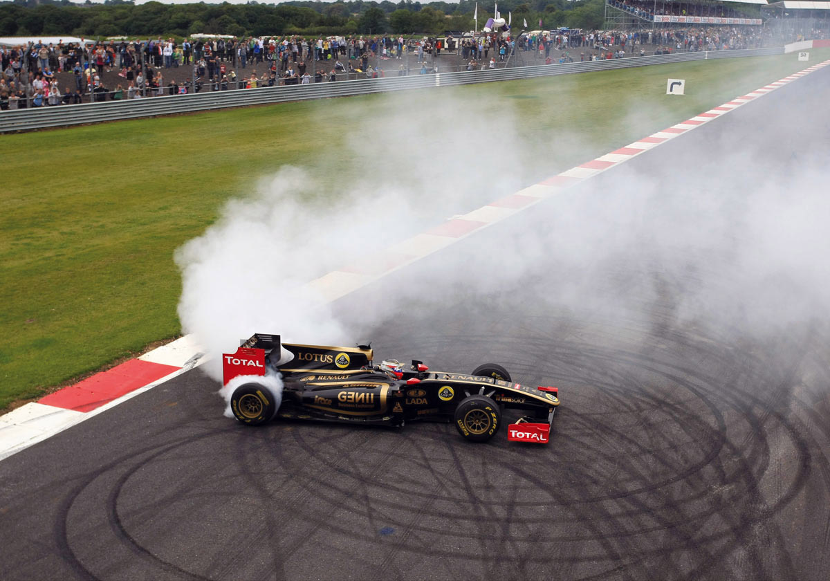 Lotus F1 car doing a burnout