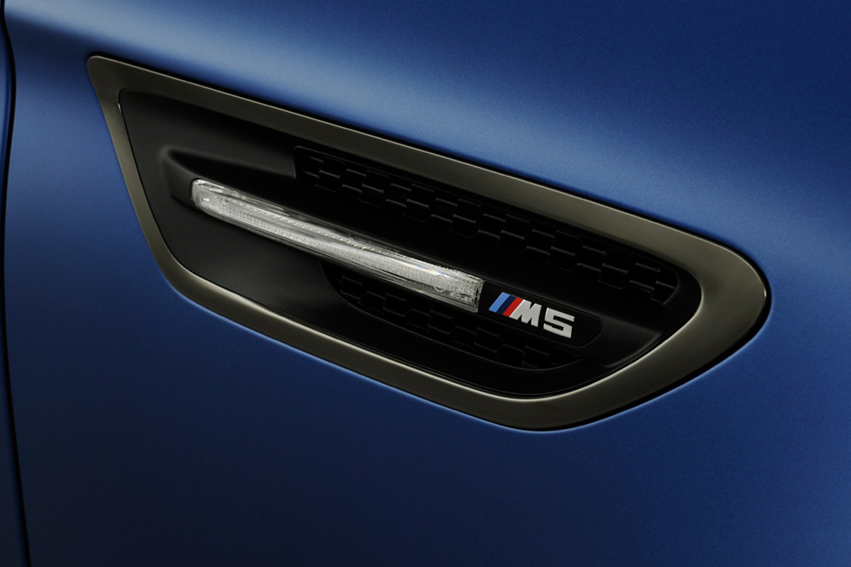 New BMW M5 M Performance Edition black M badge vent