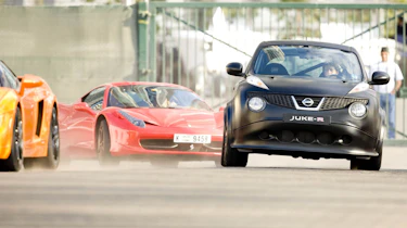 Nissan Juke-R vs Ferrari 458 Italia