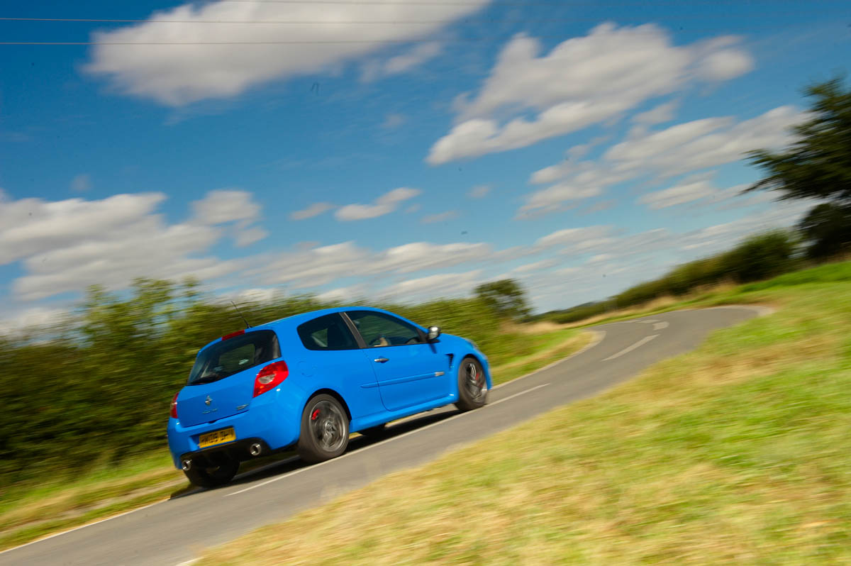 Renaultsport Clio 200 Cup racing blue b-road