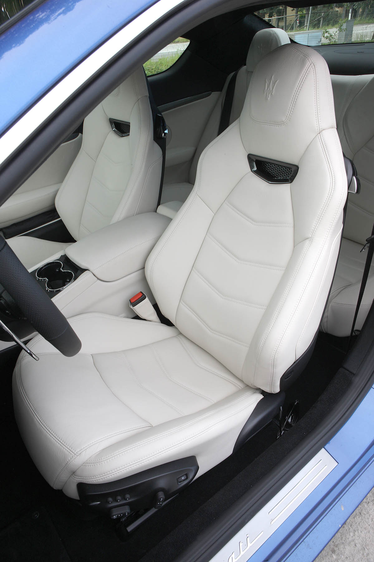 2012 Maserati GranTurismo Sport seat