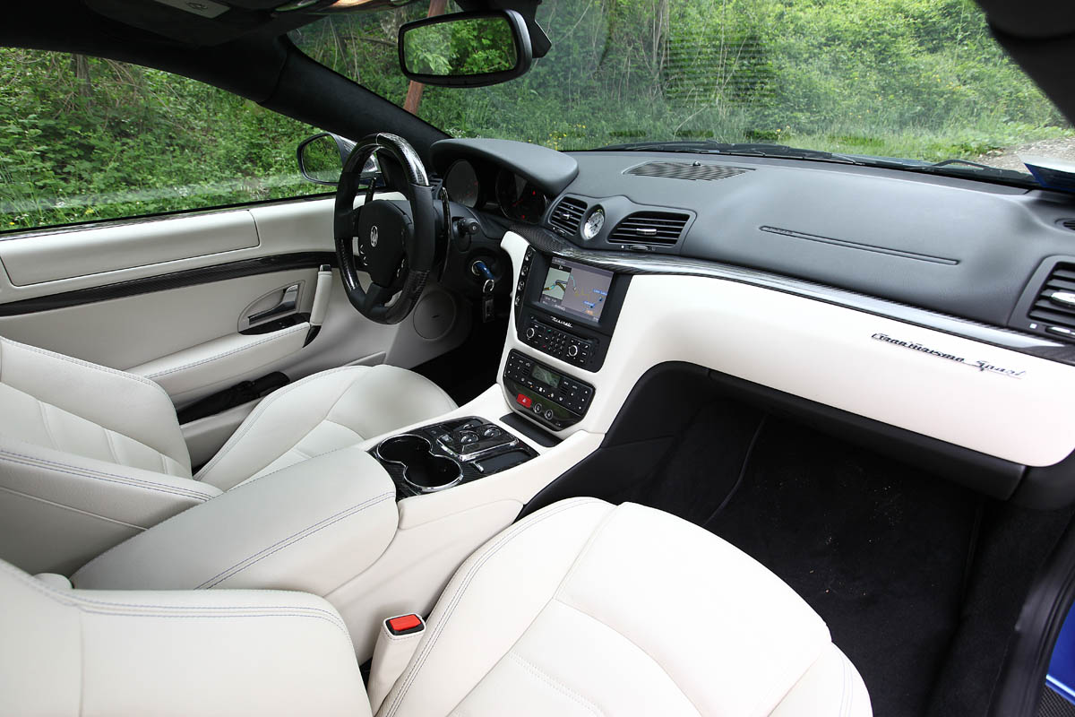 2012 Maserati GranTurismo Sport interior cream dashboard