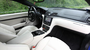 2012 Maserati GranTurismo Sport interior cream dashboard