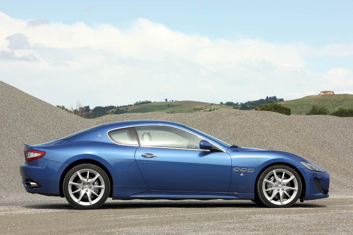 2012 Maserati GranTurismo Sport side profile