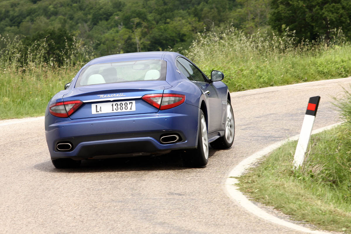 2012 Maserati GranTurismo Sport rear cornering