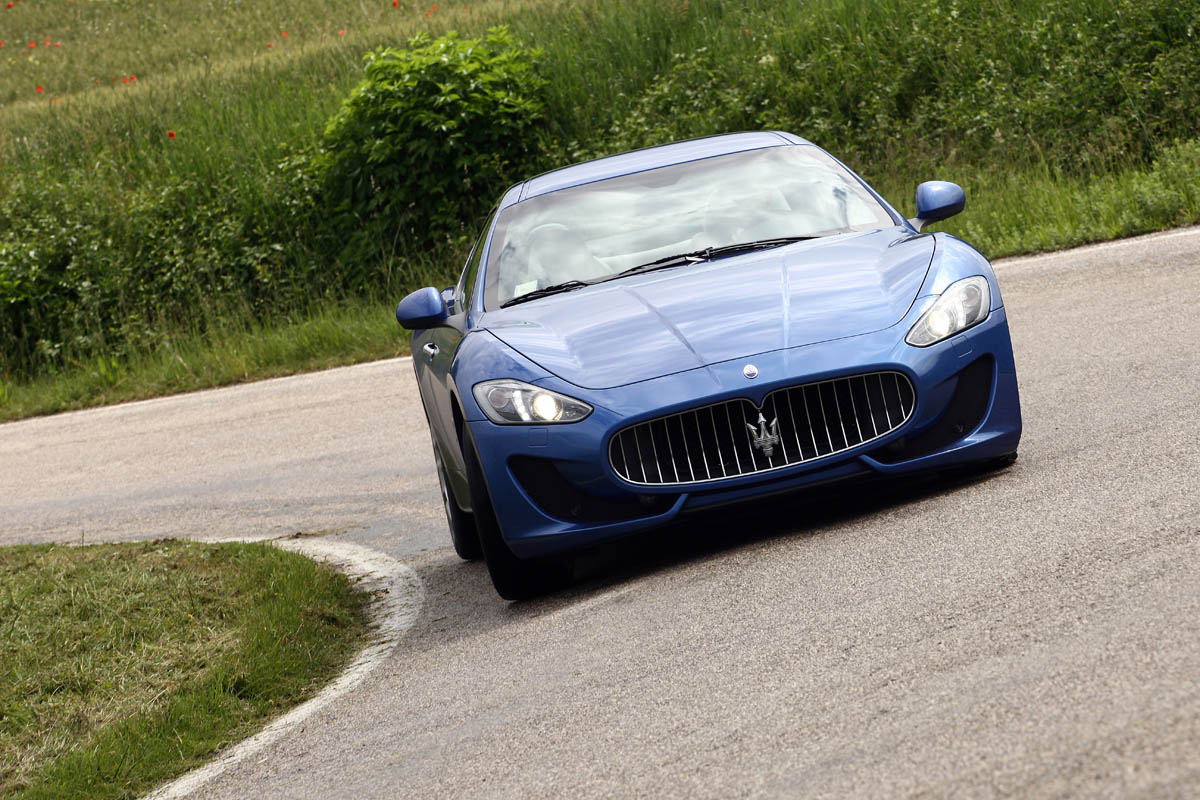 2012 Maserati GranTurismo Sport front cornering