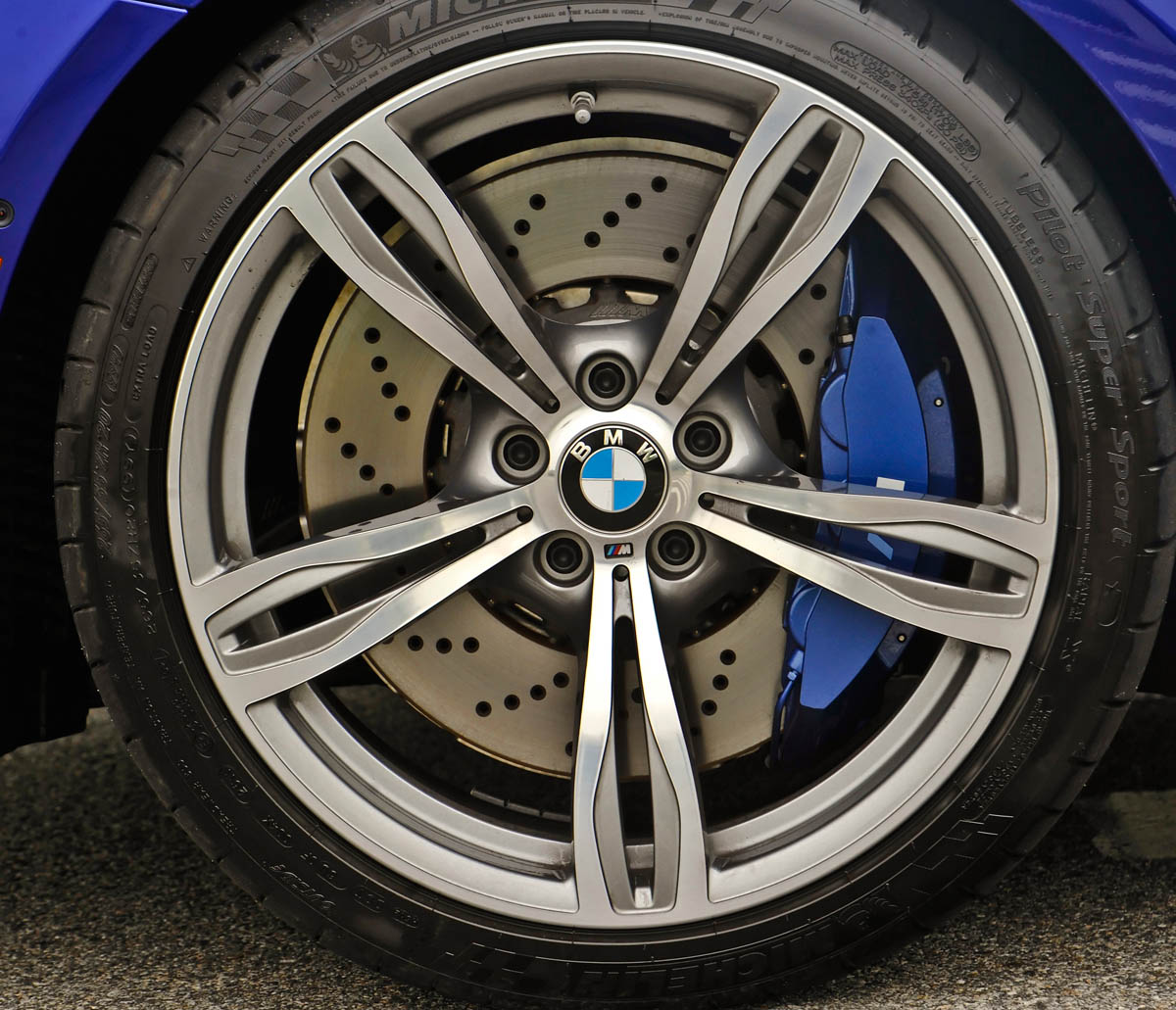 2012 BMW M6 Convertible alloy wheel blue brakes