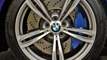 2012 BMW M6 Convertible alloy wheel blue brakes