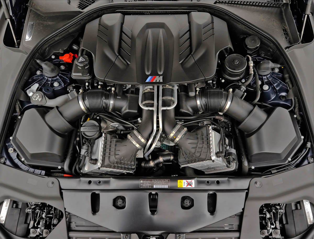 2012 BMW M6 Convertible twin-turbo V8 engine