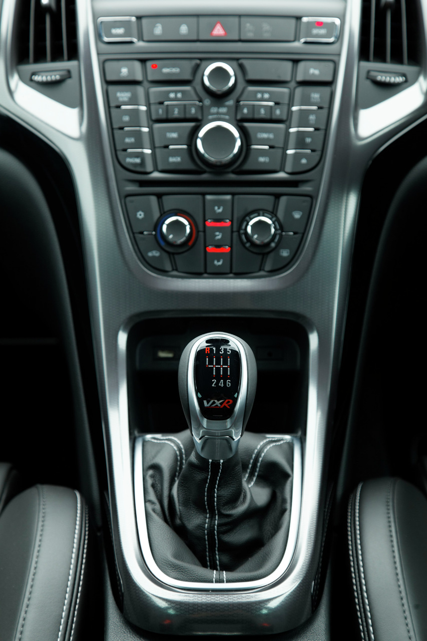 2012 Vauxhall Astra VXR dashboard gearstick console