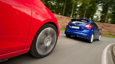 Ford Focus ST vs VW Golf GTI evo