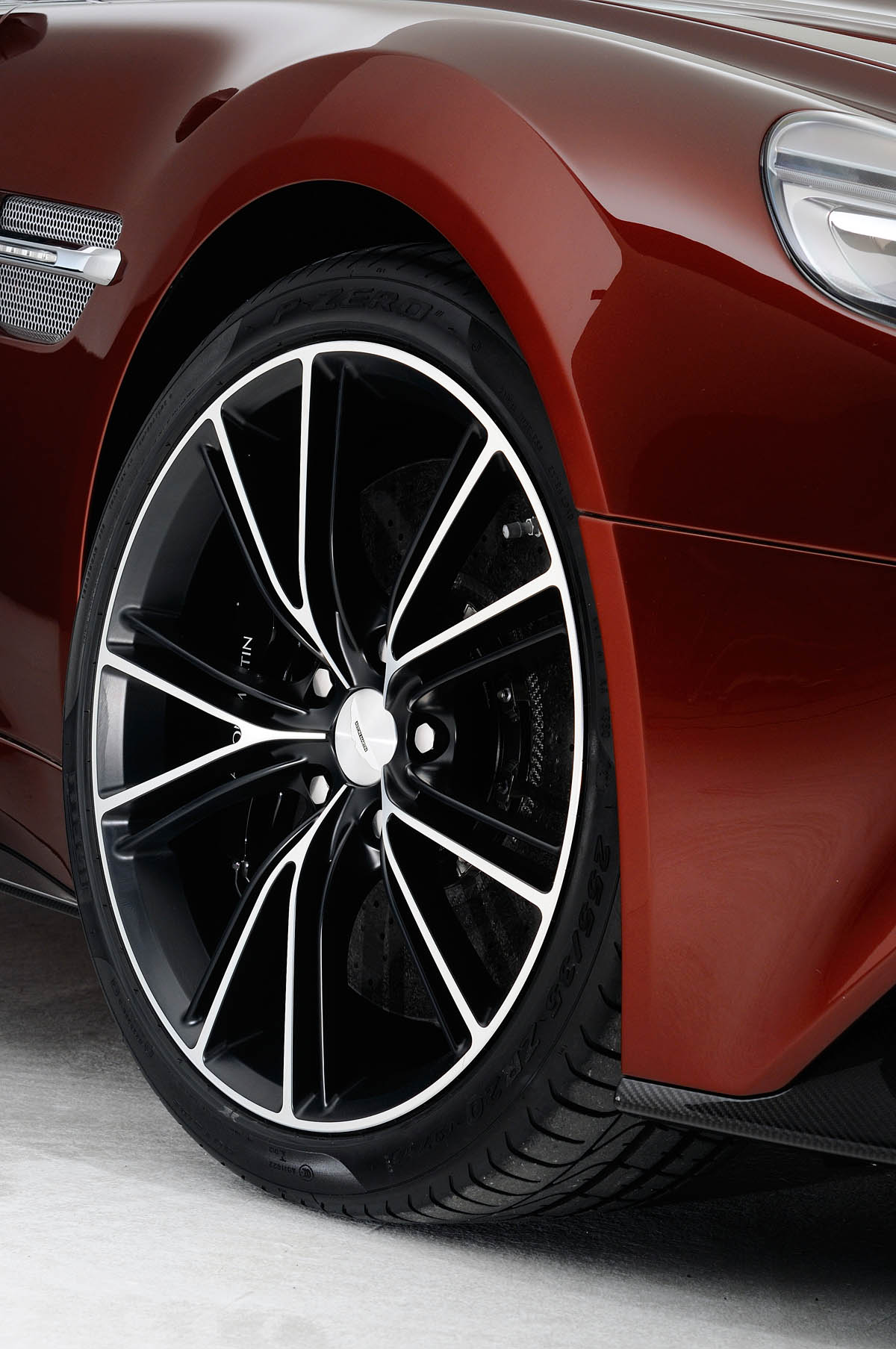 2012 Aston Martin Vanquish alloy wheel