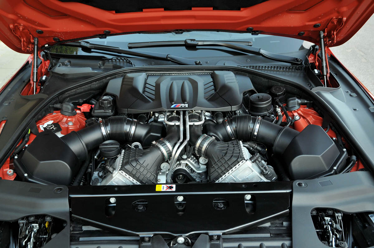 2012 BMW M6 Coupe V8 engine