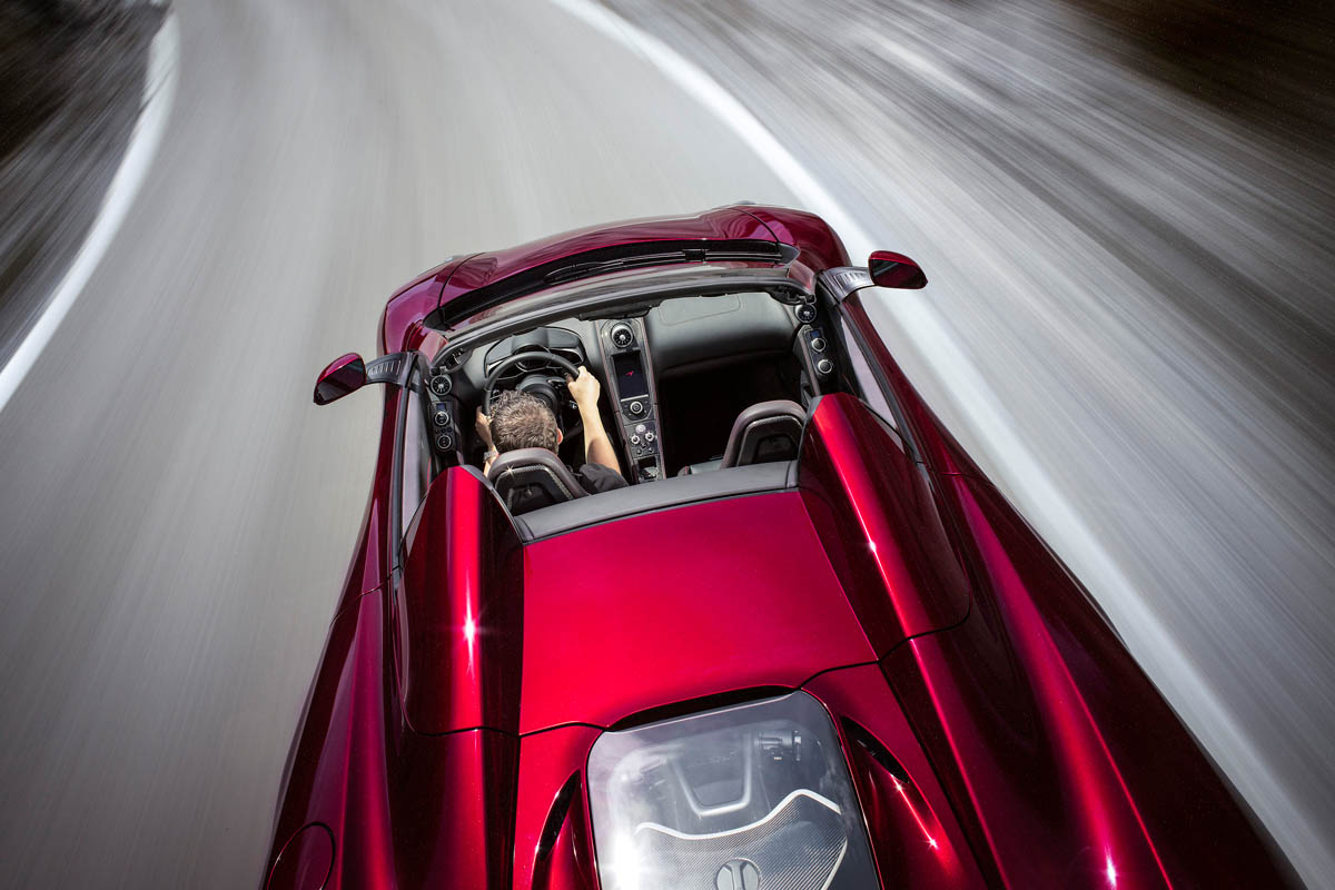McLaren MP4-12C Spider volcano red roof off