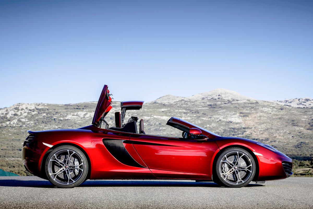 McLaren MP4-12C Spider volcano red roof in action roof opening