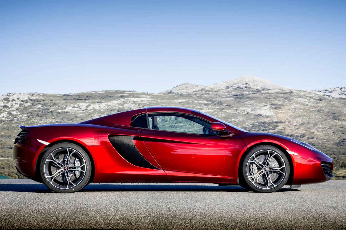 McLaren MP4-12C Spider volcano red roof shut