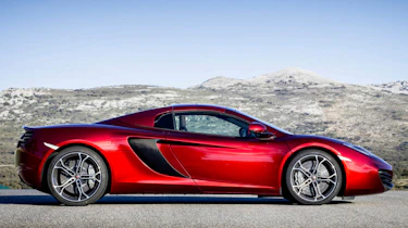 McLaren MP4-12C Spider volcano red roof shut