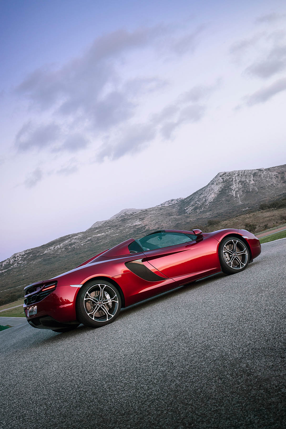 McLaren MP4-12C Spider volcano red
