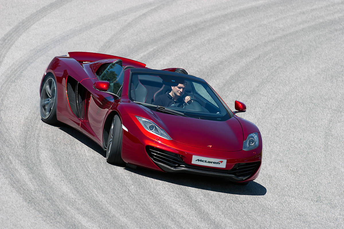 McLaren MP4-12C Spider volcano red sideways