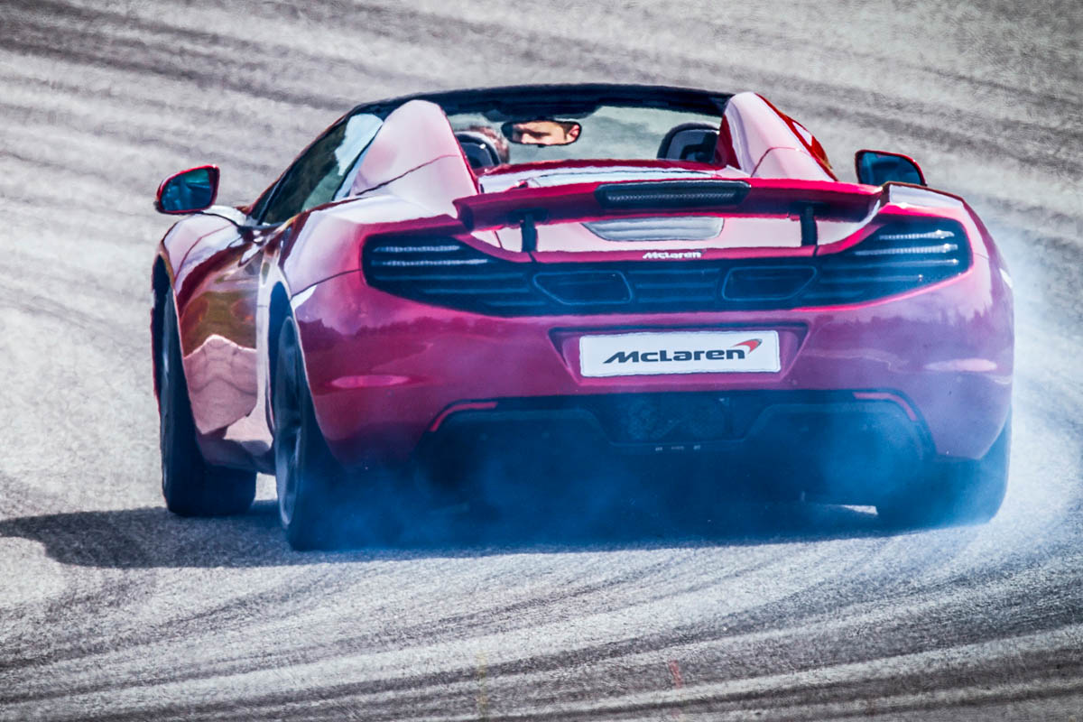 McLaren MP4-12C Spider volcano red skid
