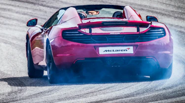 McLaren MP4-12C Spider volcano red skid