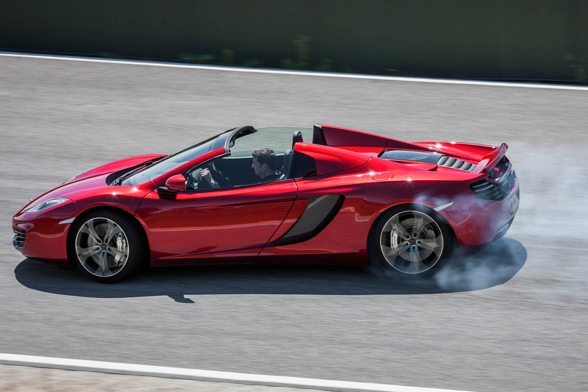 McLaren MP4-12C Spider volcano red burnout