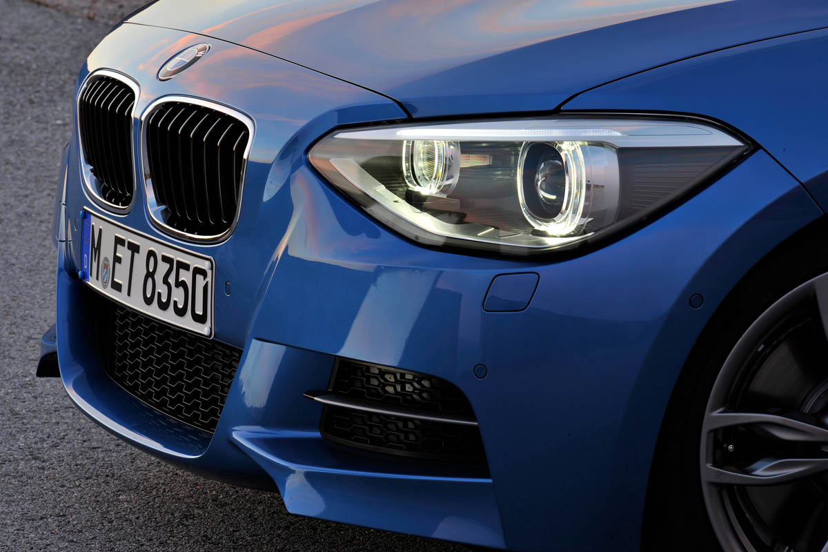 2012 BMW M135i front headlight grille